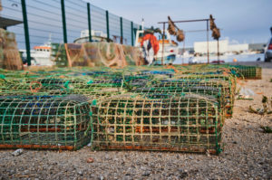 Europa, Portugal, Algarve, Litoral, Sotavento, Distrikt Faro, Olhao, Hummerfangkörbe liegen aufgereiht im Hafen Europa, Portugal, Algarve, Litoral, Sotavento, Distrikt Faro, Olhao, Hummerfangkörbe liegen aufgereiht im Hafen
